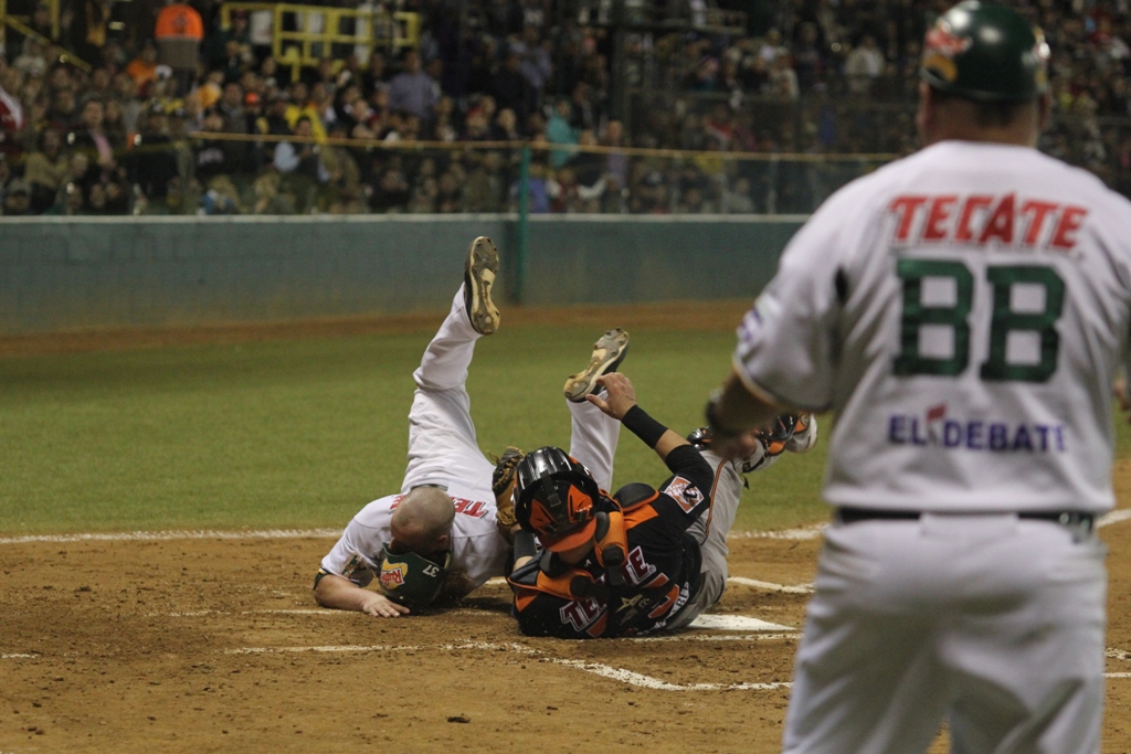 Semifinales juego 3 Naranjeros vs Mochis (5)