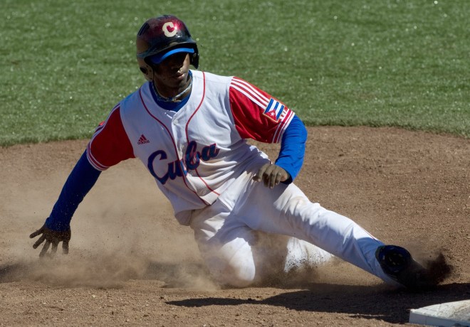 Cuban Rusney Castillo arrives safely in