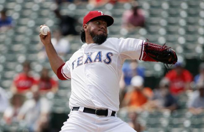Texas Rangers starting pitcher Yovani Gallardo works against the Toronto Blue Jays in the first inning of a baseball game Thursday, Aug. 27, 2015, in Arlington, Texas. (AP Photo/Tony Gutierrez)