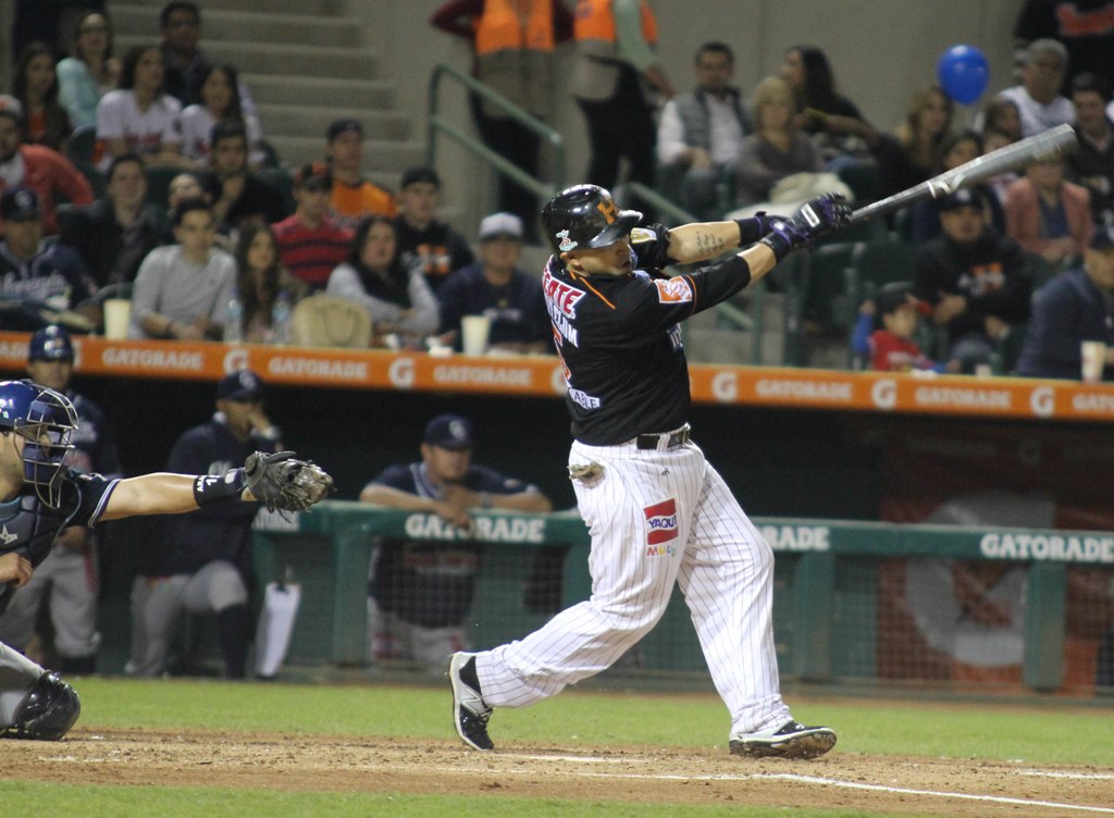 Carlos Gastélum produce