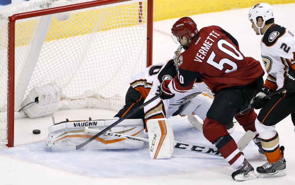 Antoine Vermette, John Gibson, Kevin Bieksa