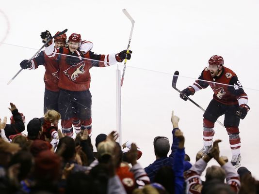 Cousins da gane a los&nbsp;Yotes