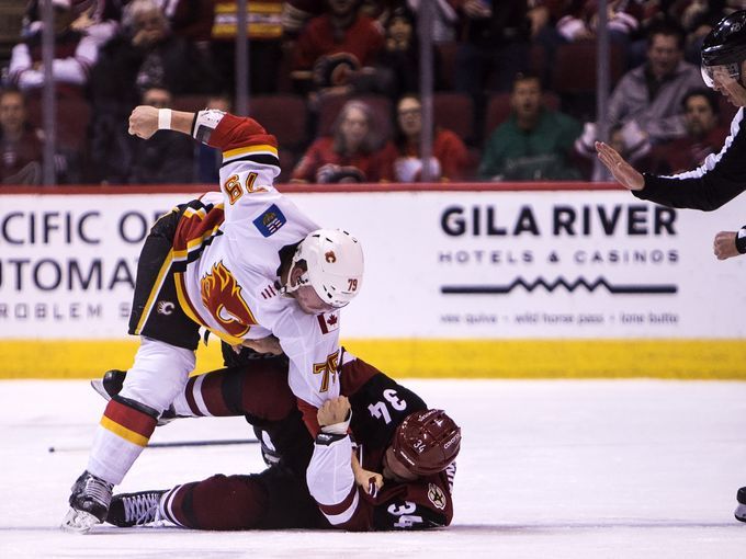 Flamas frenan a los&nbsp;Coyotes