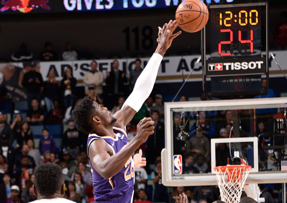 Soles reciben  otra paliza