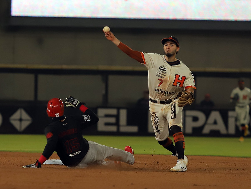 Naranjeros arrebatan triunfo