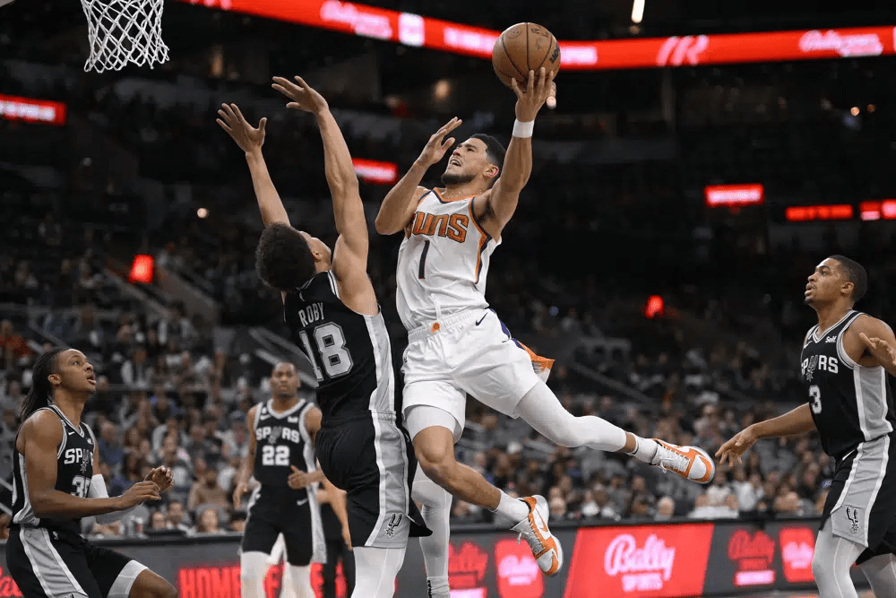Soles aplastan a&nbsp;Spurs