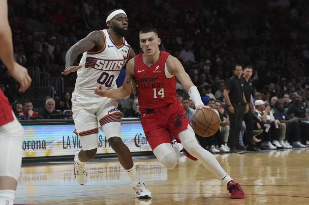 Suns tropiezan frente al Heat&nbsp;HIGHLIGHTS