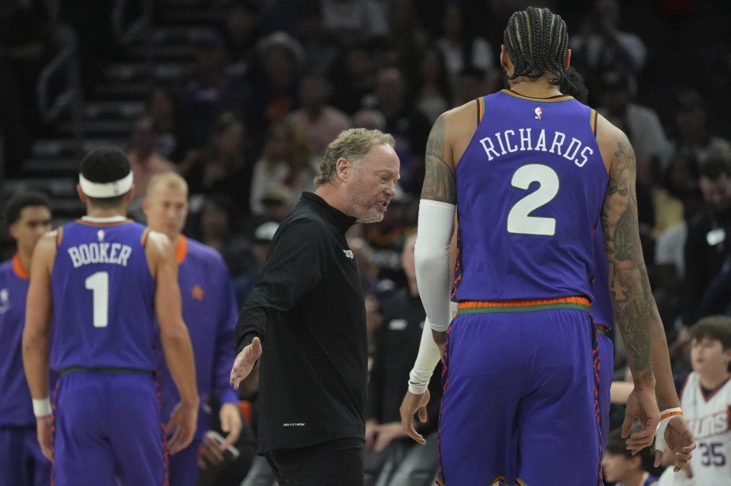 Derrota de Suns que se alejan del play&nbsp;in