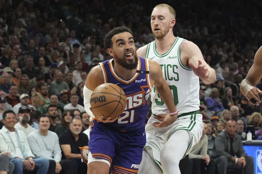 Celtics frenan racha de los&nbsp;Suns