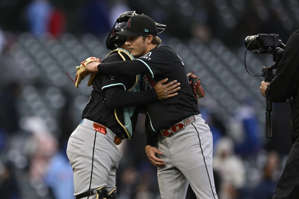 Diamondbacks evitan barrida