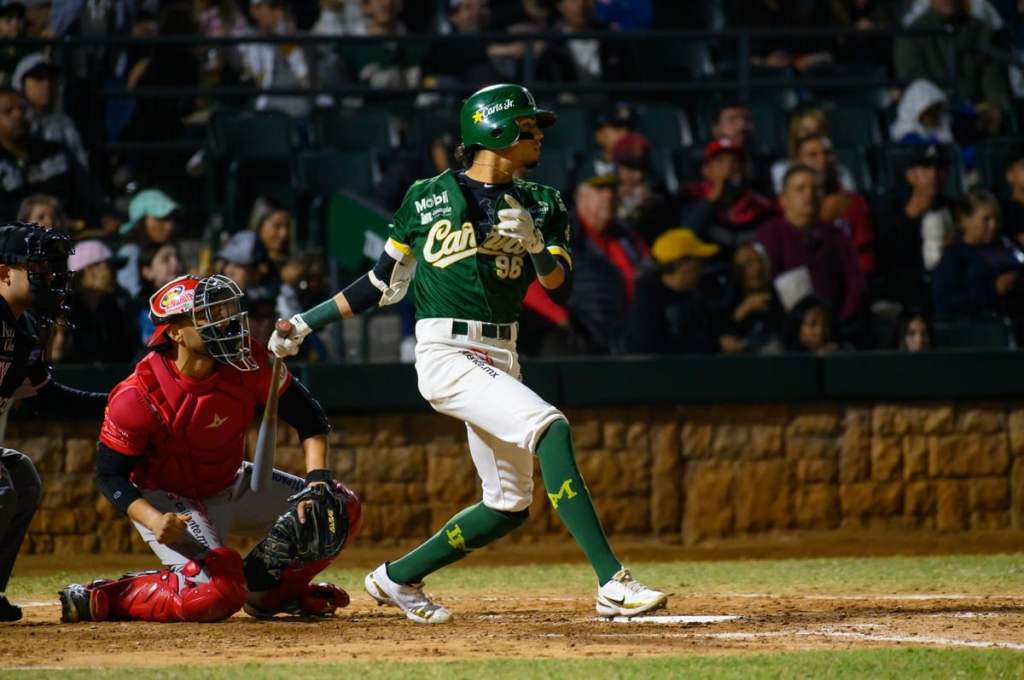 Tucson agrega outfielder