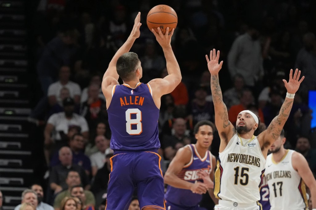 Triples de Allen guían a&nbsp;Suns