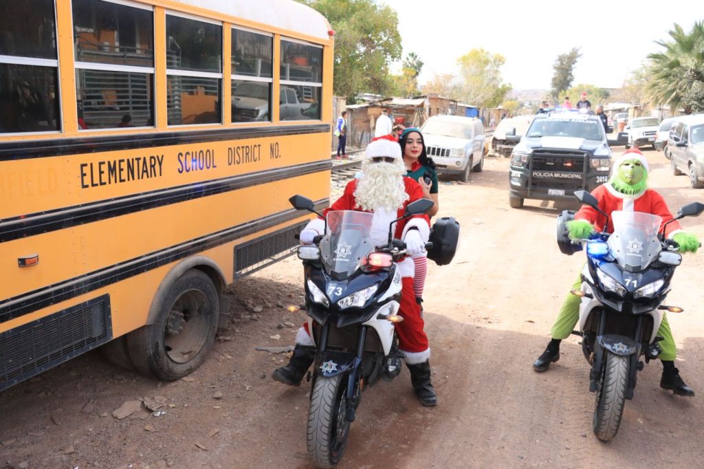 Llevan regalos a colonias&nbsp;vulnerables