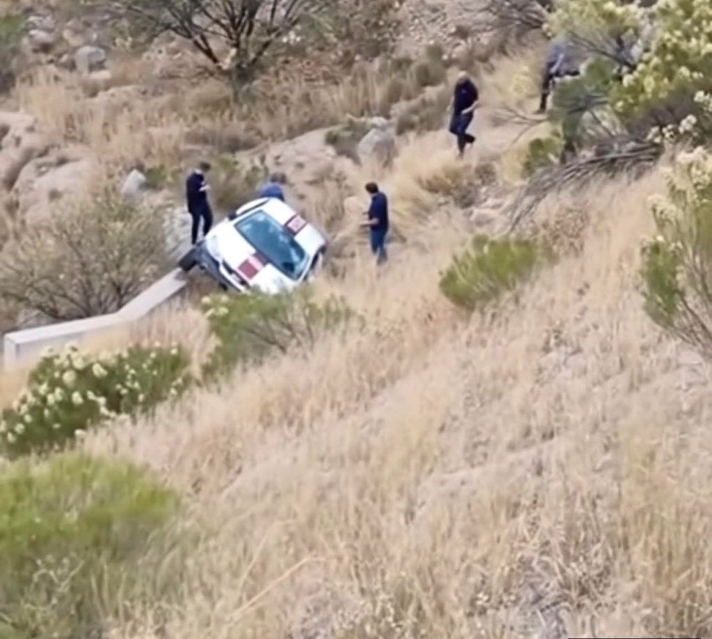 Lesionado al caer taxi en&nbsp;barranco