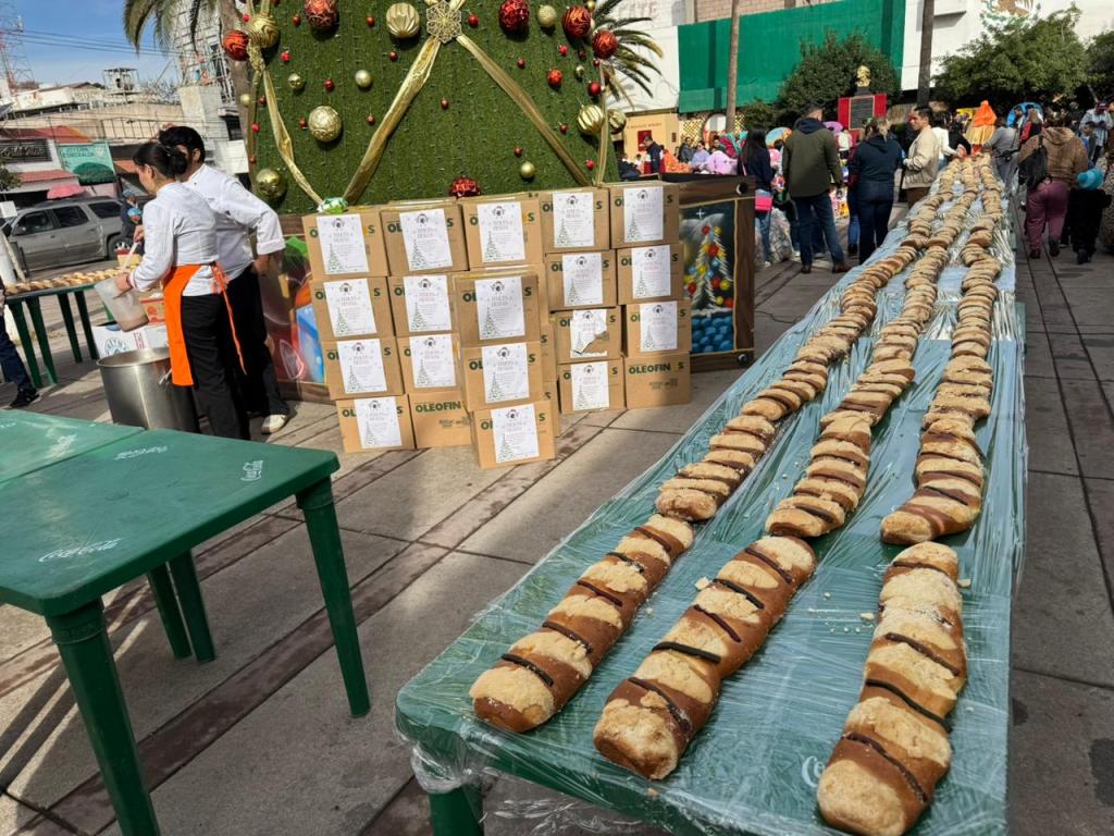 Reparten Rosca de Reyes Gigante en&nbsp;Nogales