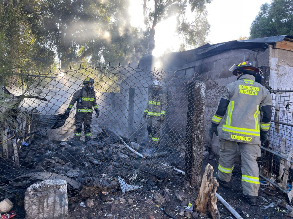 Llamas consumen vivienda en&nbsp;Nogales